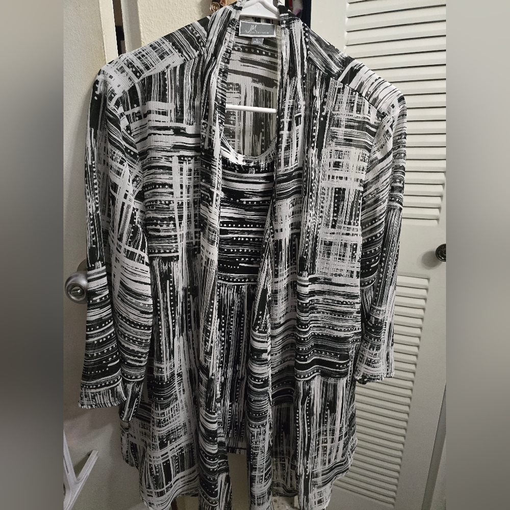 JM Collection Black and White Patterned Top